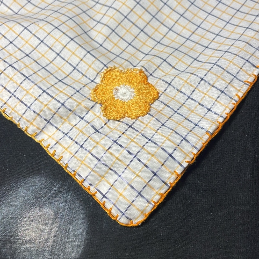 Reversible pet bandana